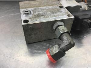 Liebherr Steuerschieber